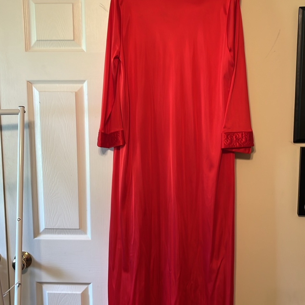 Two piece long Robe Set Button up with pocket Size Small, New - Picture 4 of 6